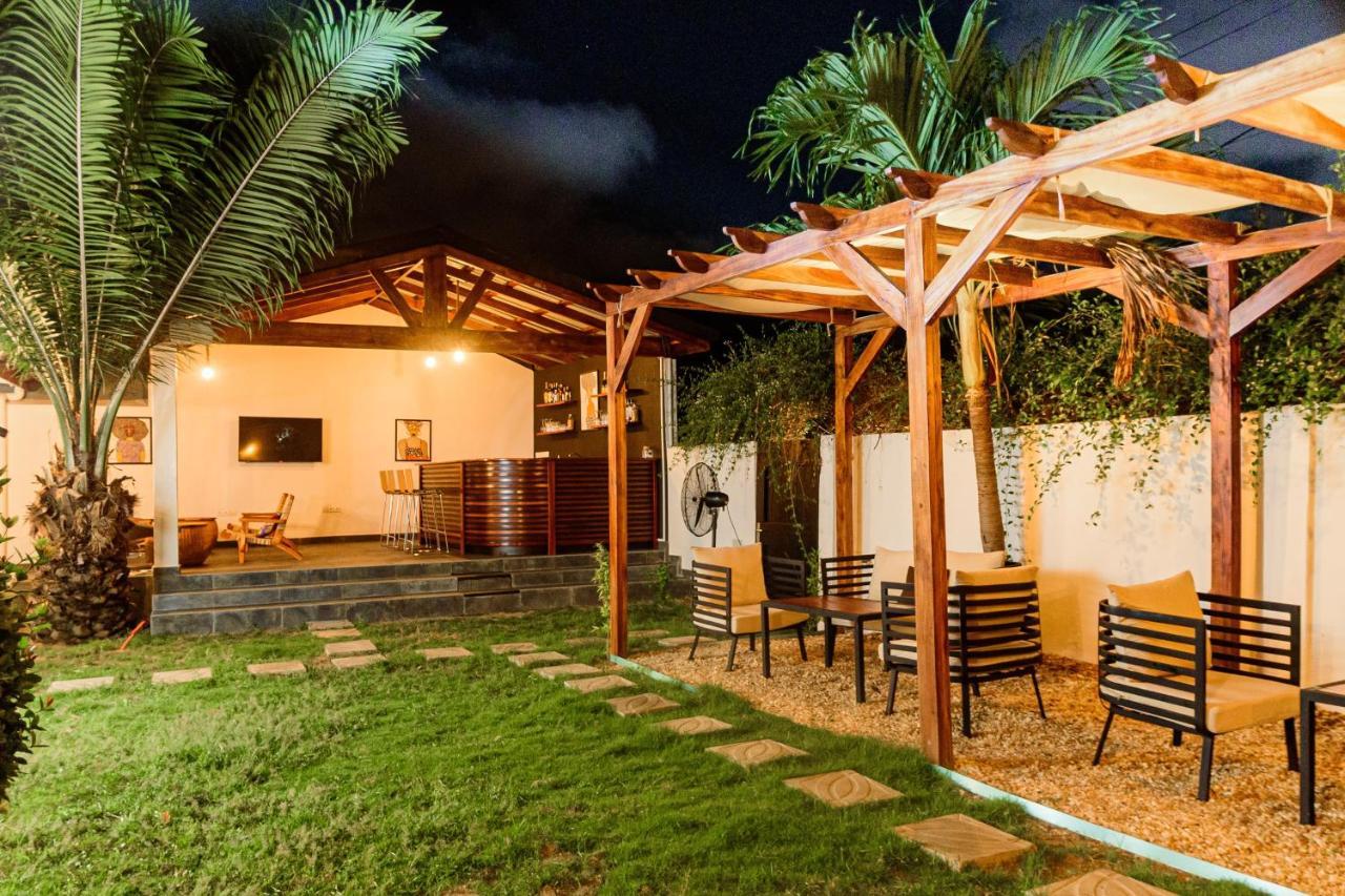 Ahome Guest House & Lounge Ломе Экстерьер фото