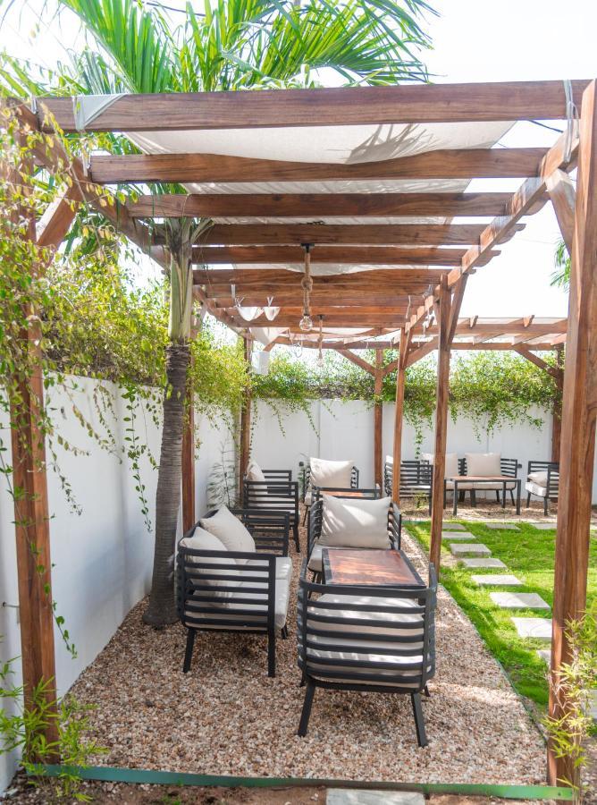 Ahome Guest House & Lounge Ломе Экстерьер фото