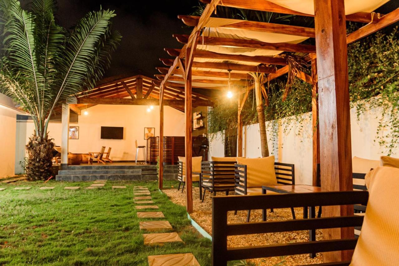 Ahome Guest House & Lounge Ломе Экстерьер фото