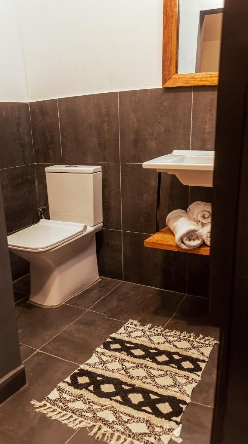 Ahome Guest House & Lounge Ломе Экстерьер фото
