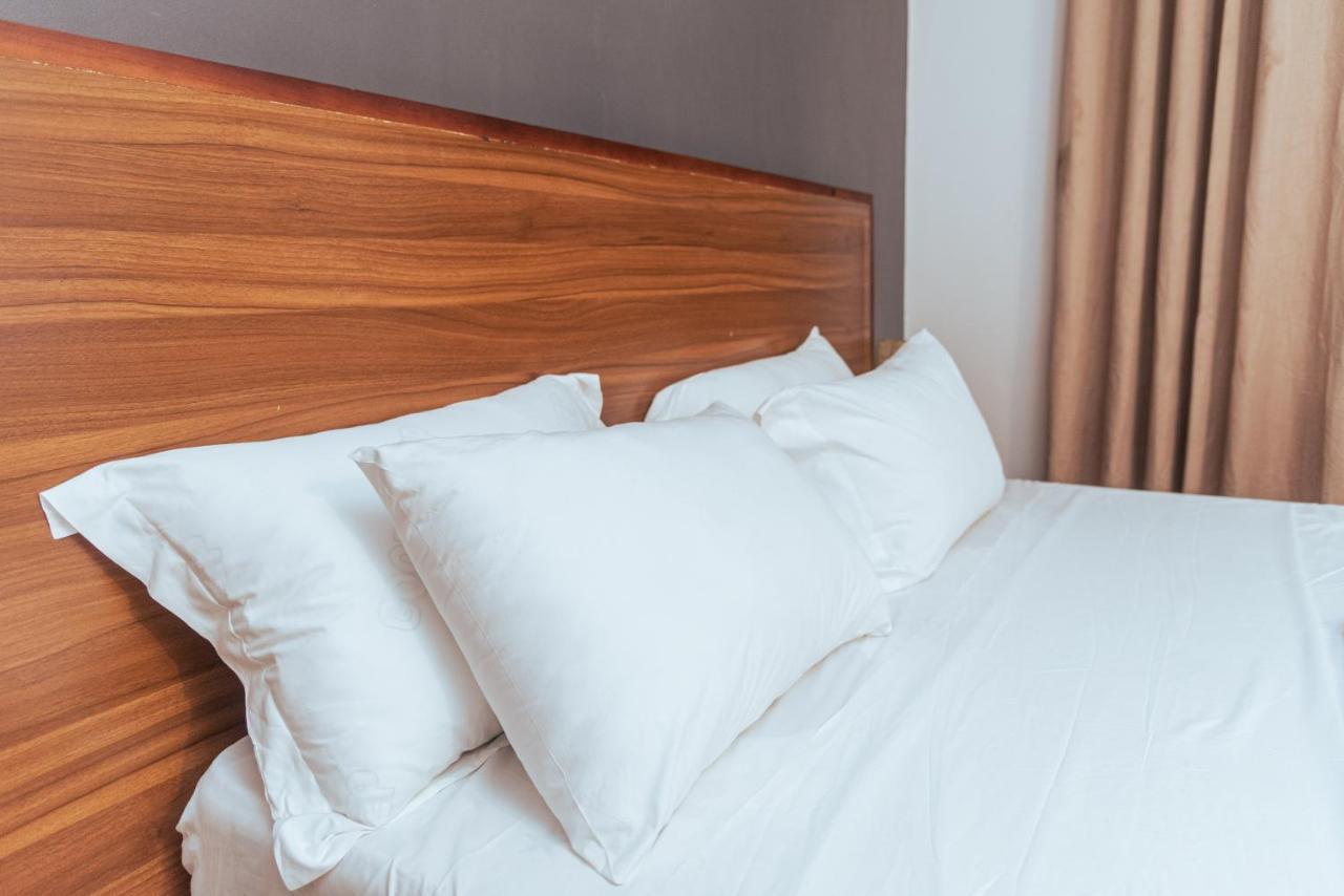 Ahome Guest House & Lounge Ломе Экстерьер фото