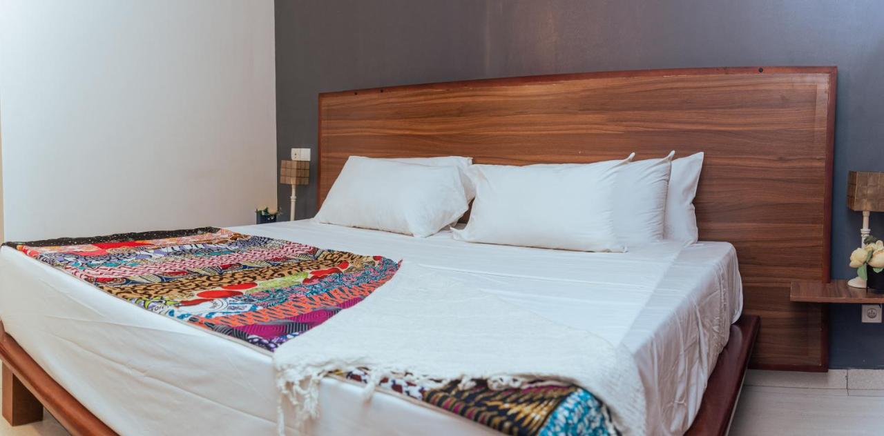 Ahome Guest House & Lounge Ломе Экстерьер фото
