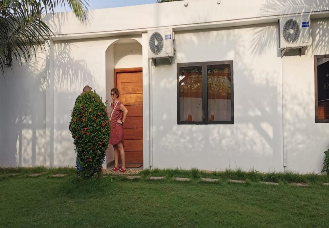 Ahome Guest House & Lounge Ломе Экстерьер фото