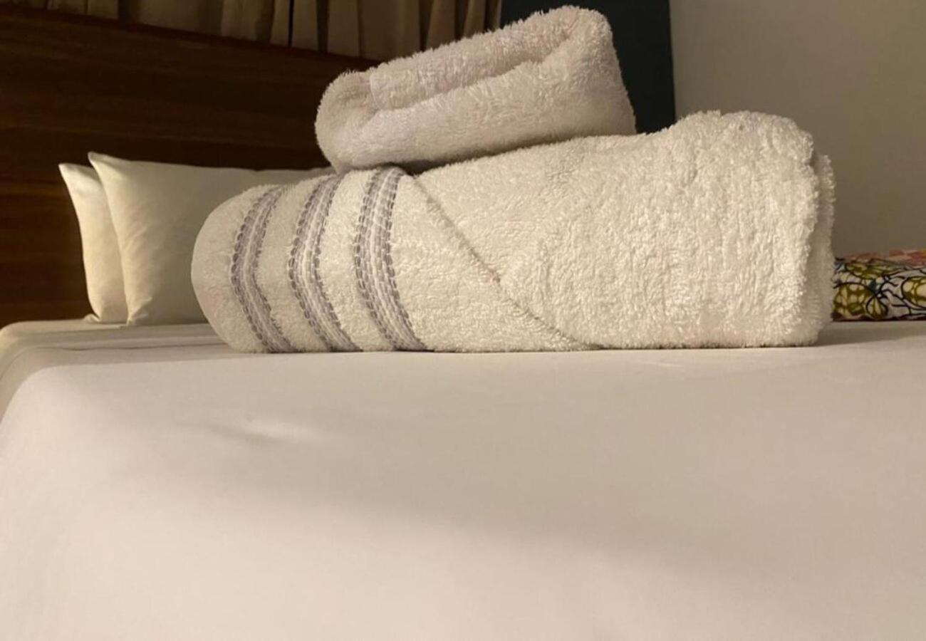 Ahome Guest House & Lounge Ломе Экстерьер фото