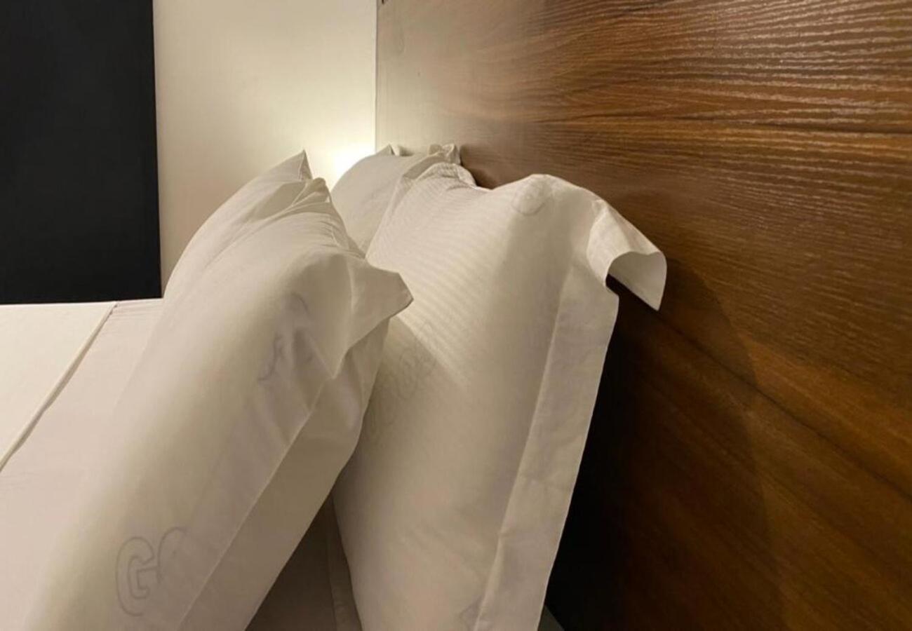Ahome Guest House & Lounge Ломе Экстерьер фото