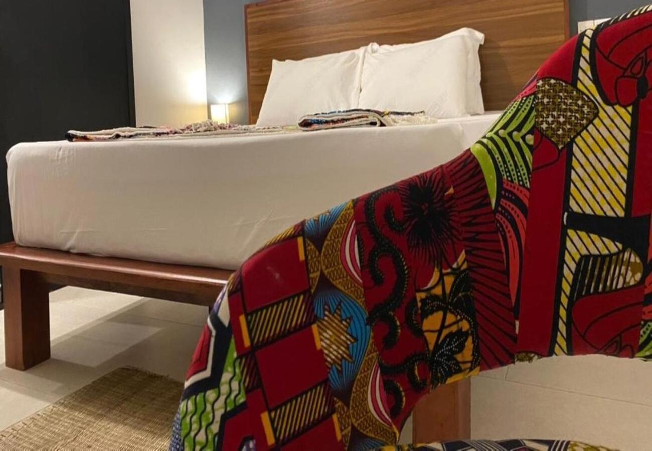 Ahome Guest House & Lounge Ломе Экстерьер фото