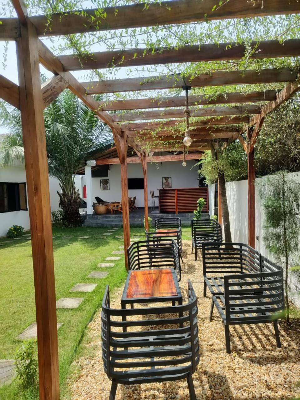 Ahome Guest House & Lounge Ломе Экстерьер фото